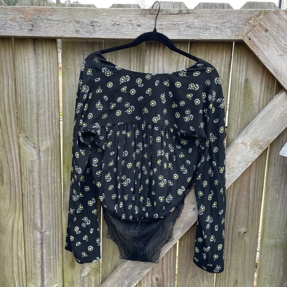 Free People Intimately Forties Feels Black Bell Sleeve Daisy Print Bodysuit - Picture 9 of 10